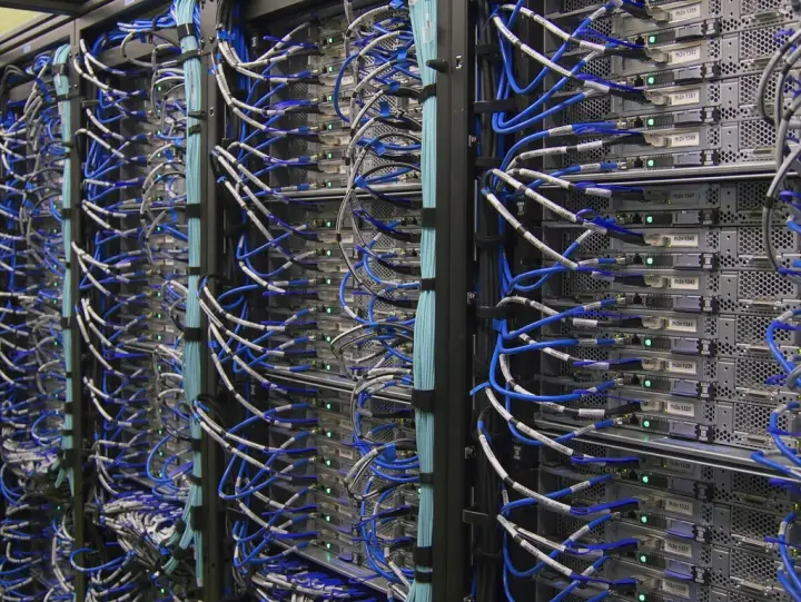 Racks de servidores en un centro de datos